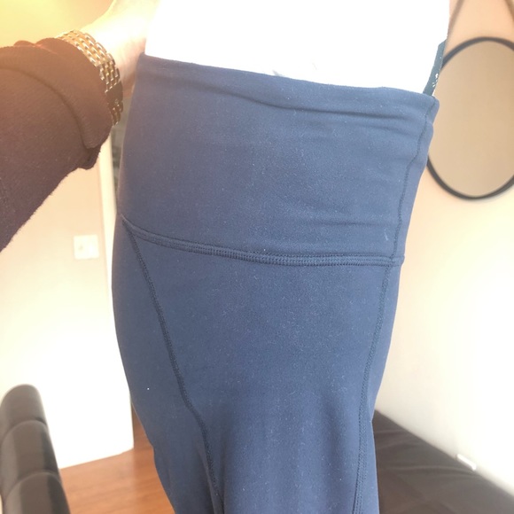 Athleta Powervita navy crops - Picture 7 of 8